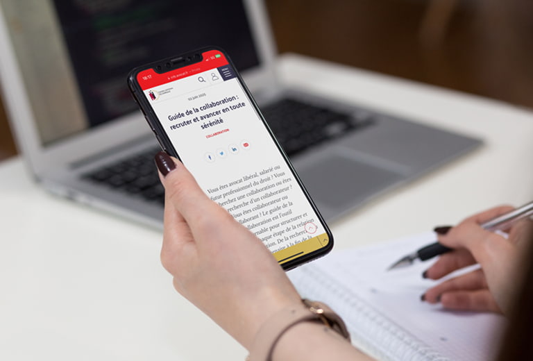 Avocate consultant le guide collaboration du CNB sur son smartphone